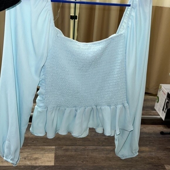 Ruched  baby blue NEW Crop Top sz Med   women‎ top - Picture 2 of 4